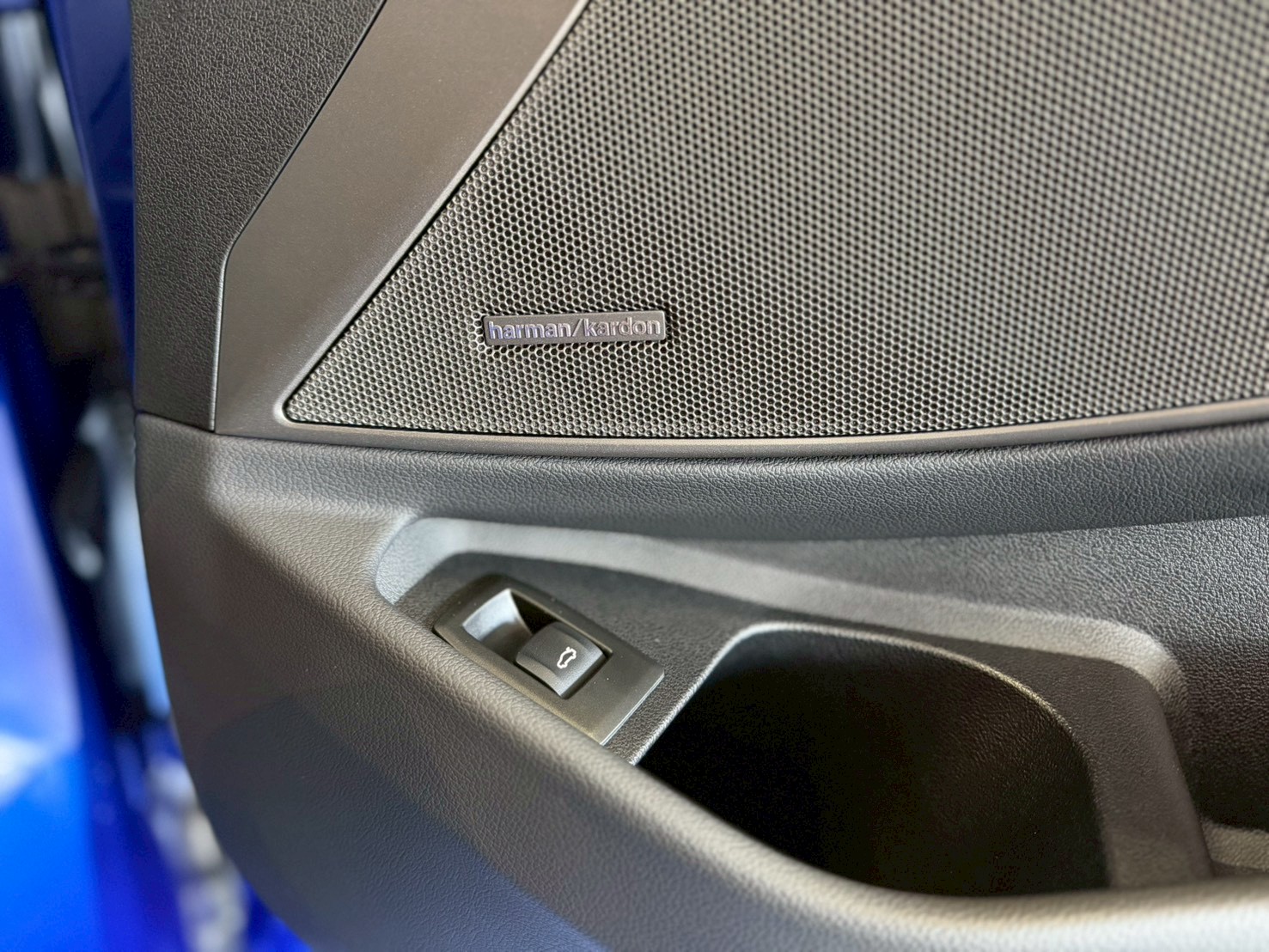 BMW M340i xDrive トランク