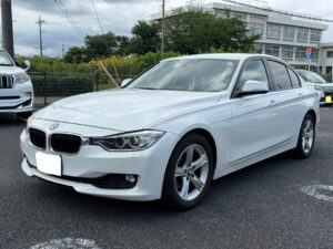 BMW 320i SE｜走行118,000km・車検令和9年12月・アルピンホワイト